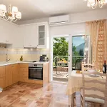 Jasmine - One Bedroom With Balcony شقة *