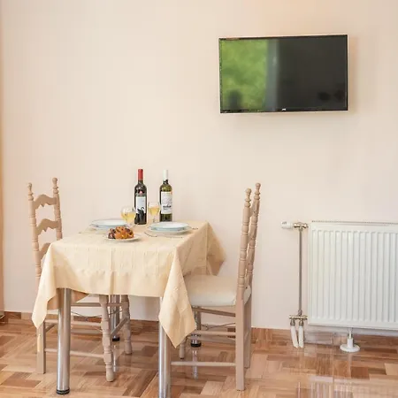 Jasmine - One Bedroom With Balcony * סאמי