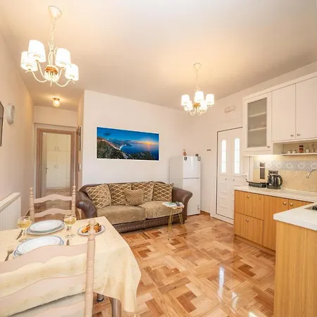 Jasmine - One Bedroom With Balcony Daire